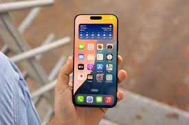 واجهة iOS 18 على آيفون 16 برو