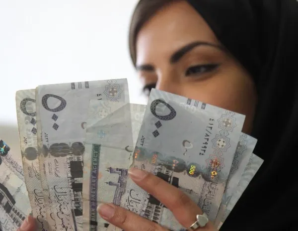 قروض للنساء العاطلات عن العمل بدون كفيل